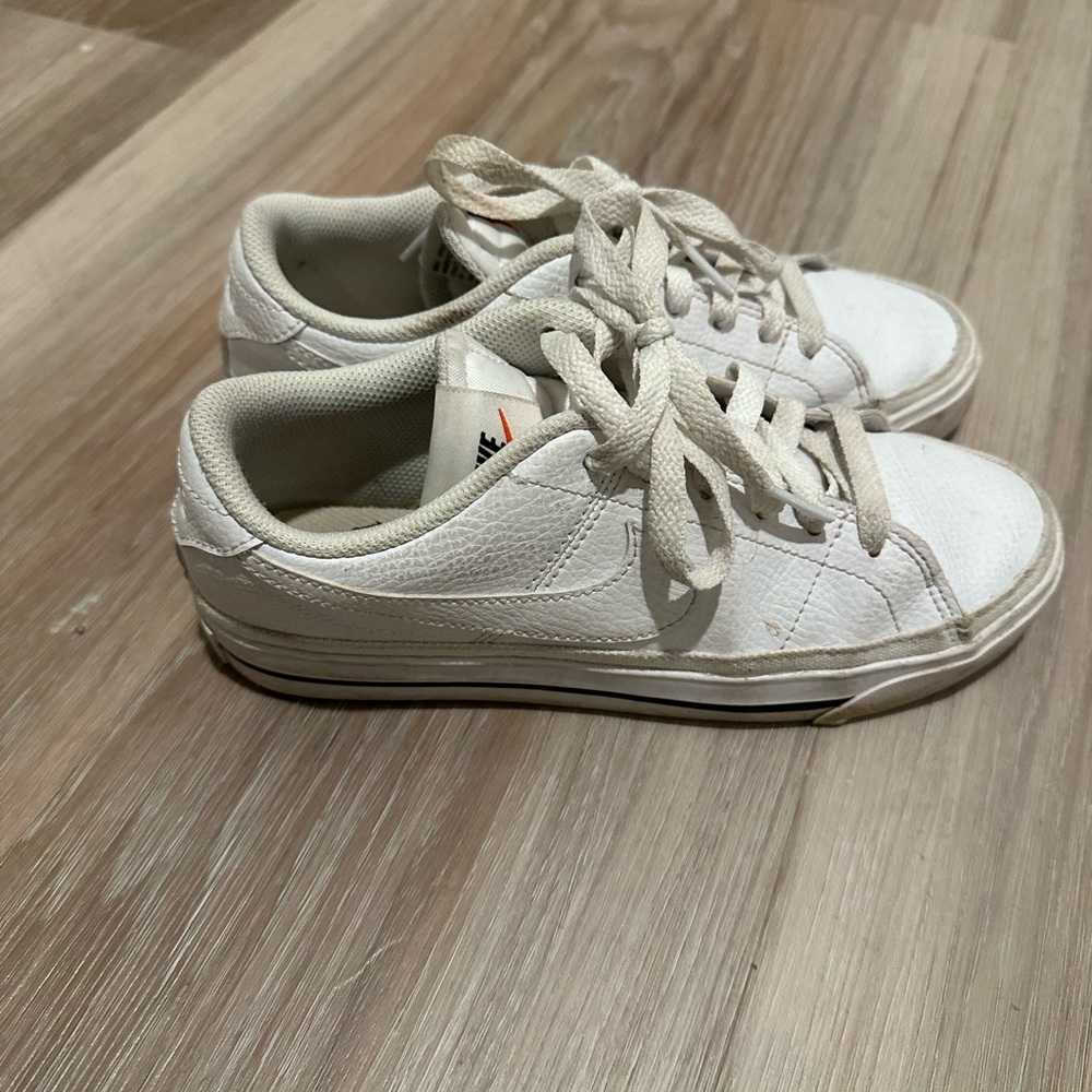 Women’s white Nike 6.5 shoes